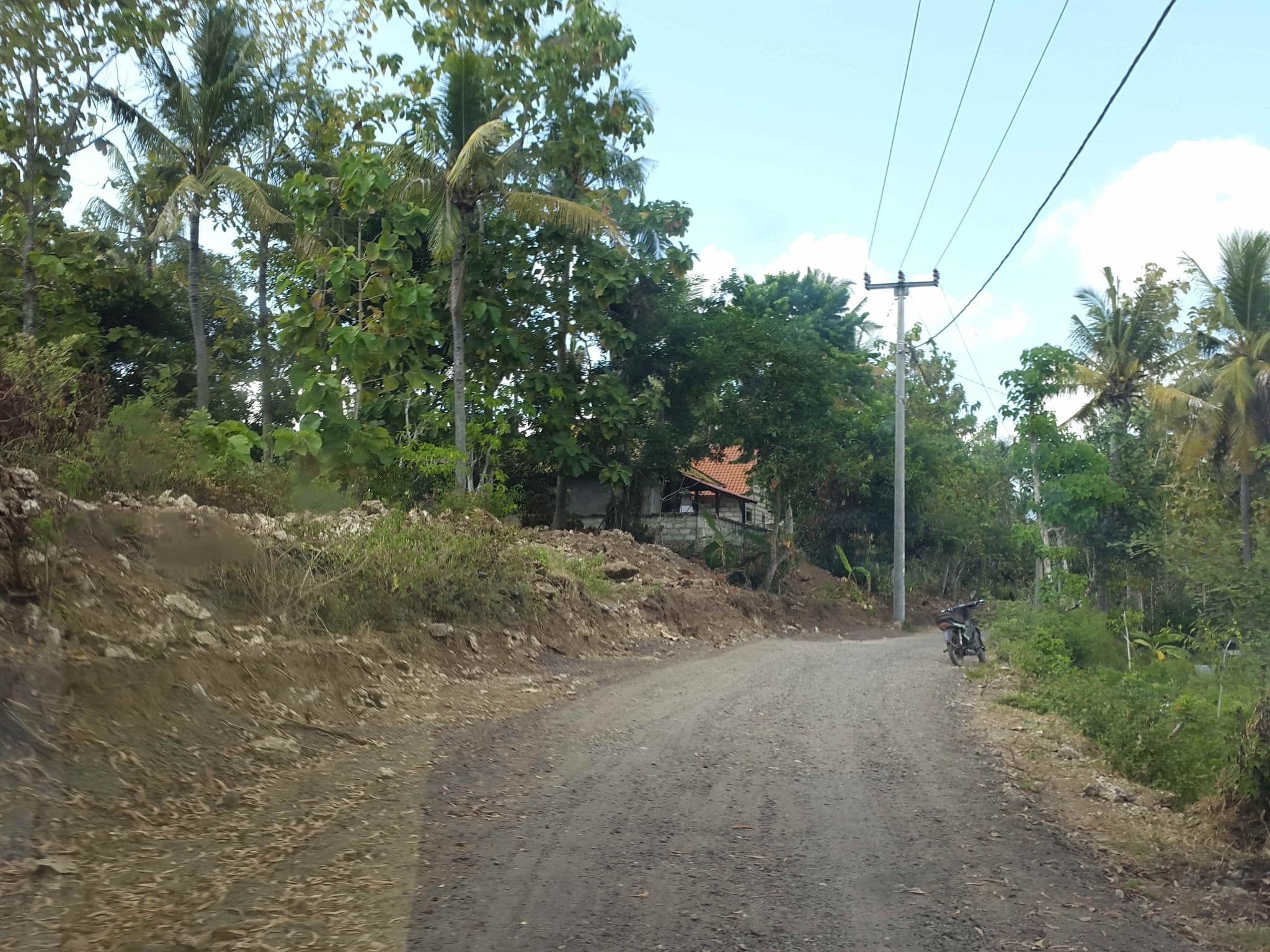 Street view near Tombong Limo Homestay, Klungkung — © roadroid (CC BY-SA · Mapillary)