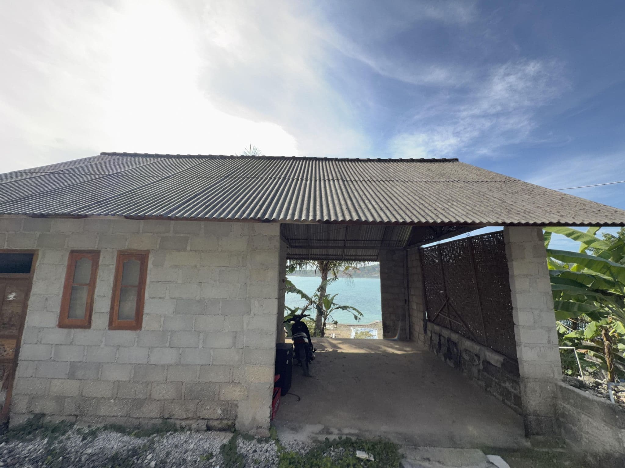 Street view near Le Pirate Beach Club, Klungkung — © filipb (CC BY-SA · Mapillary)