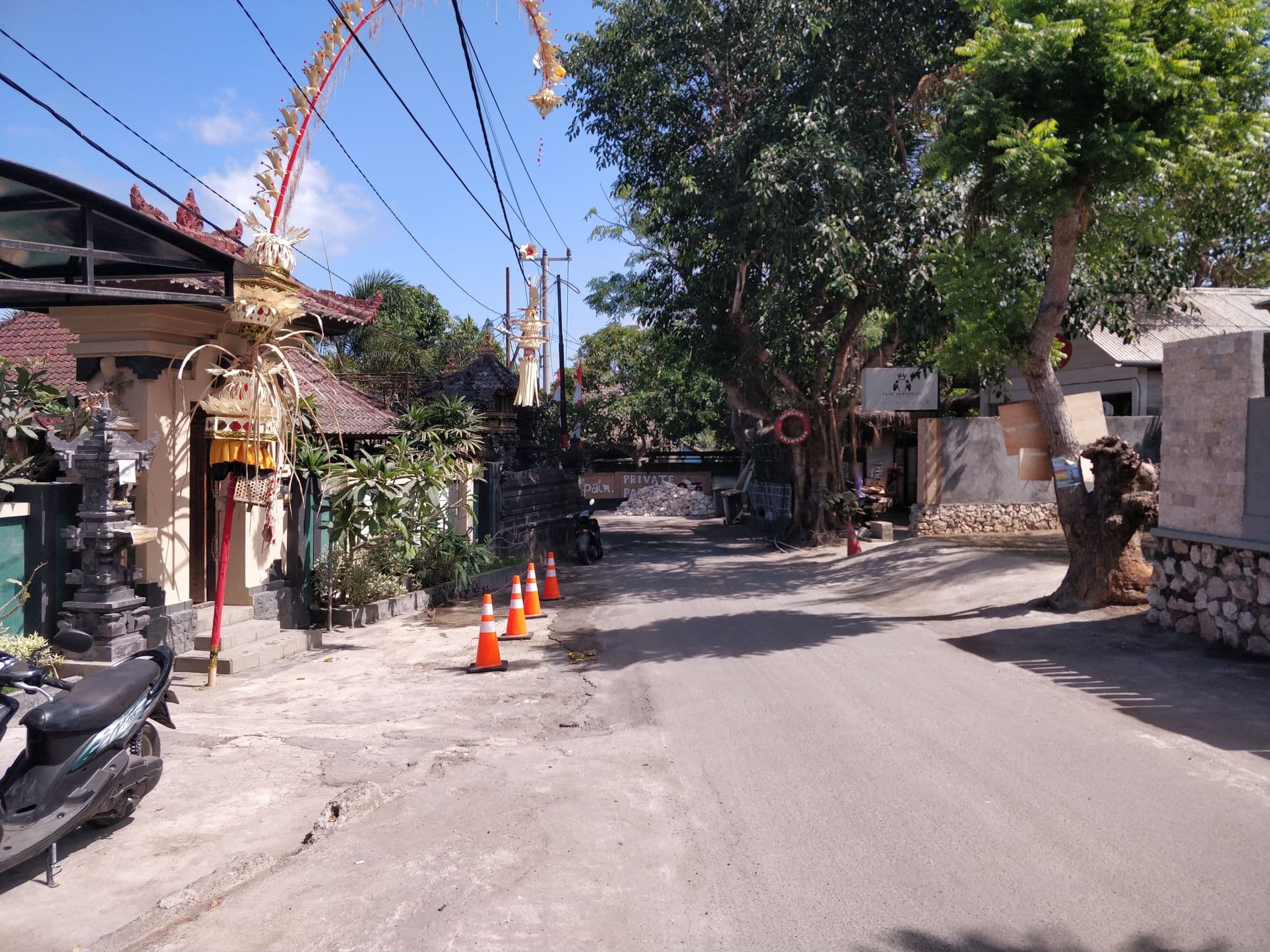 Street view near Damara Lembongan Resort, Klungkung — © publicvoit (CC BY-SA · Mapillary)