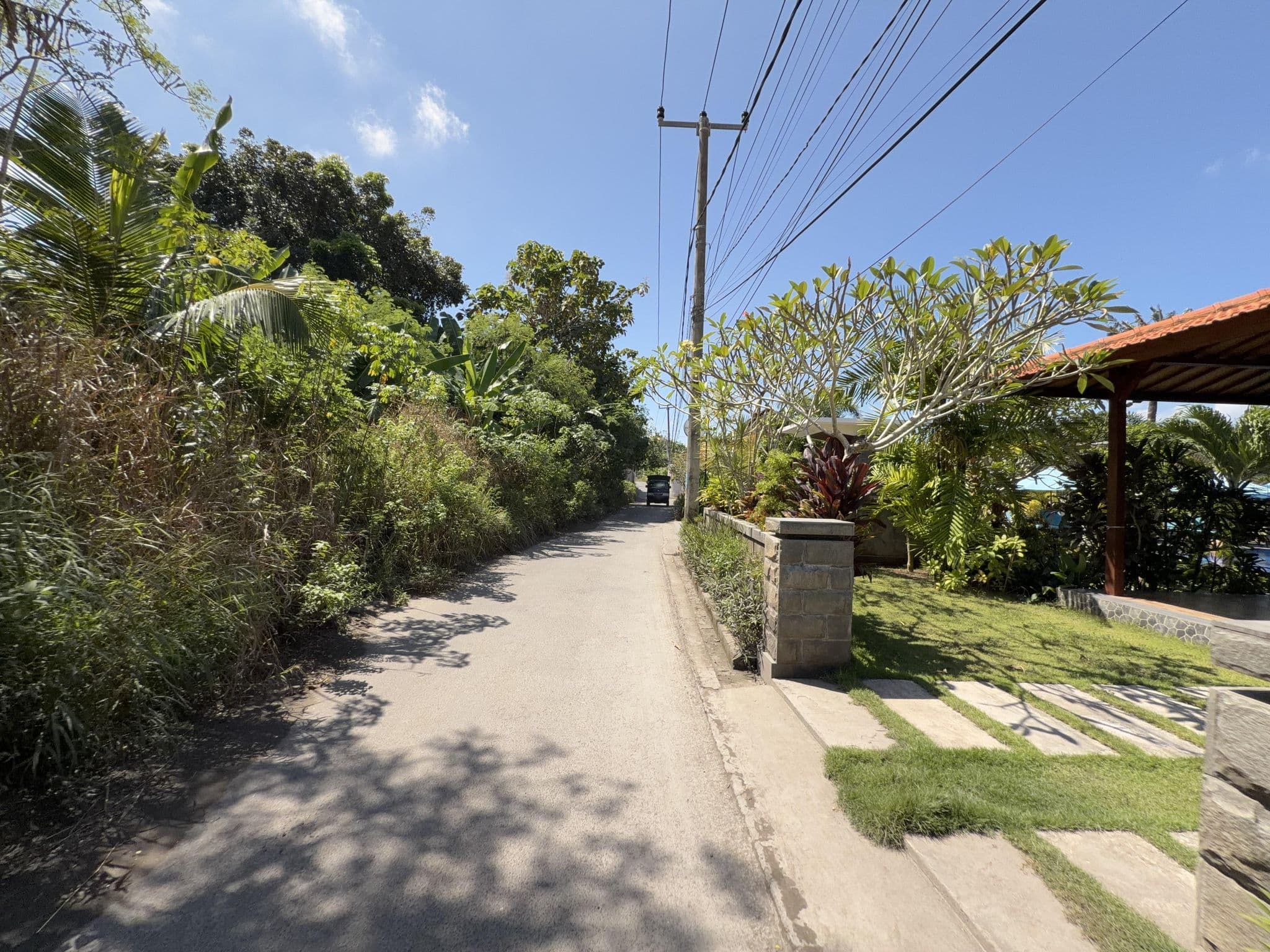 Street view near Dream Beach Berlian, Klungkung — © filipb (CC BY-SA · Mapillary)