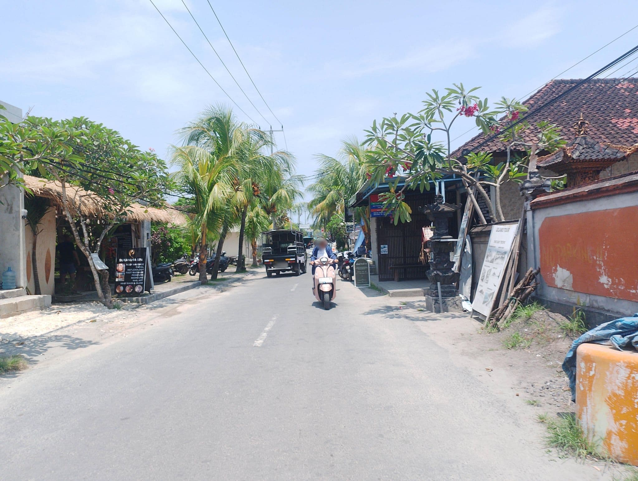 Street view near Sukanusa Bungalow, Bar & Lounge, Klungkung — © patricioximenes (CC BY-SA · Mapillary)