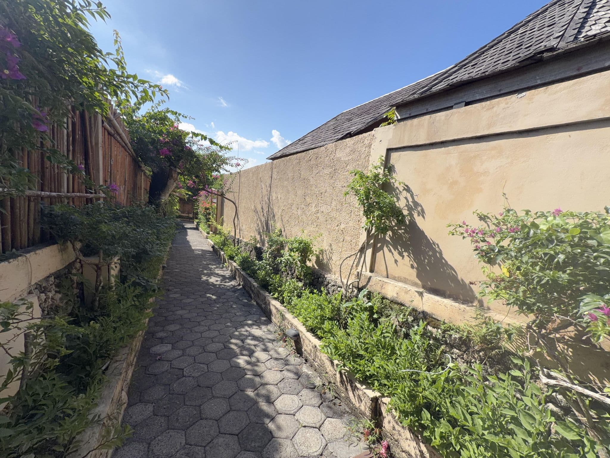 Street view near Blue Lagoon Avia Villas, Klungkung — © filipb (CC BY-SA · Mapillary)