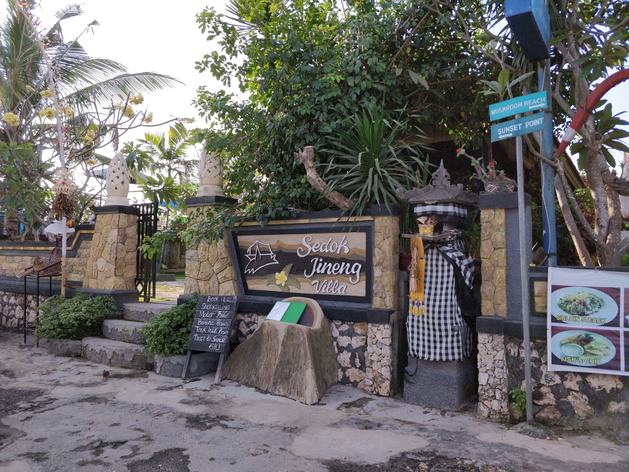 Street view near Sedok Jineng Lembongan By DeWizZ Management, Klungkung — © publicvoit (CC BY-SA · Mapillary)