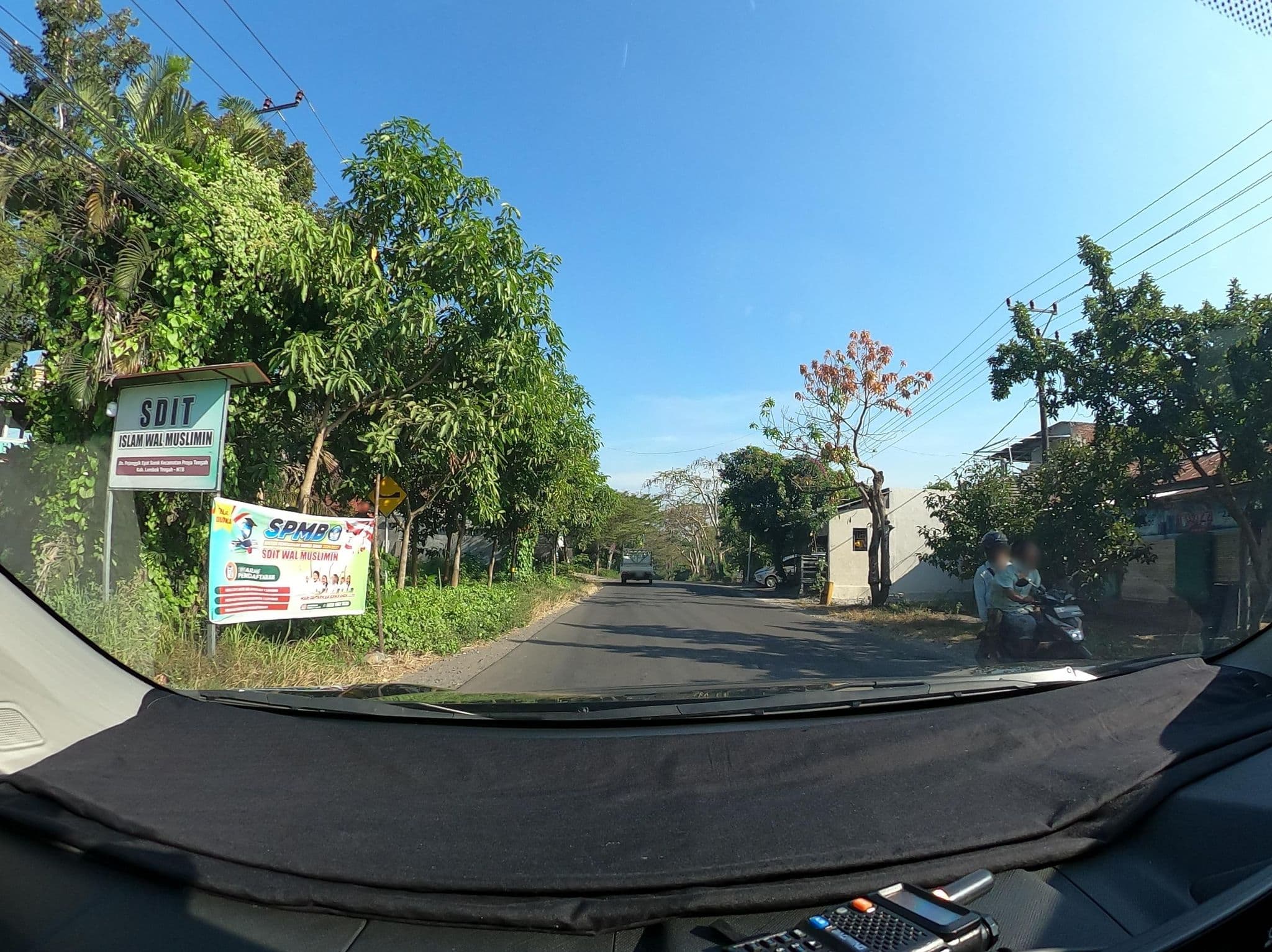 Street view near E.dotel hotel, Praya — © Kaart_Local (CC BY-SA · Mapillary)
