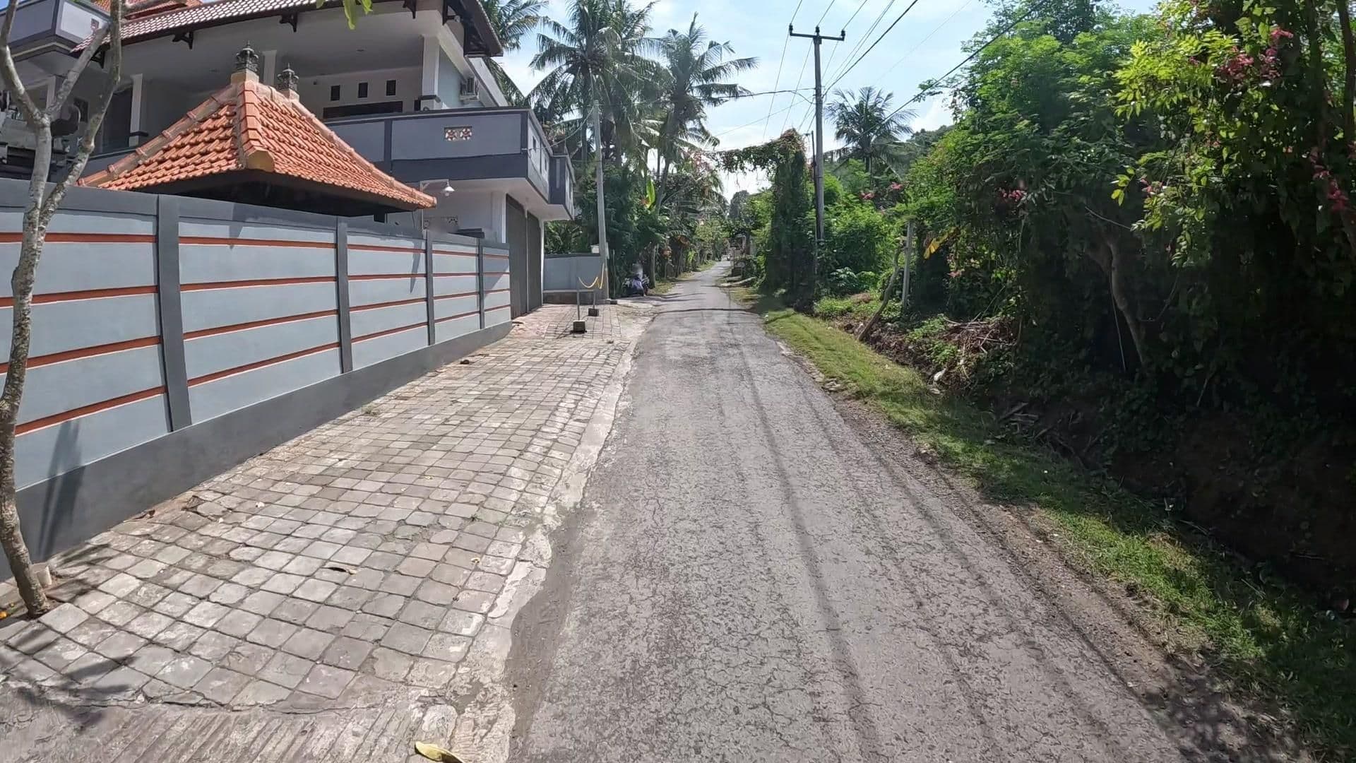 Street view near Serang Inn Mimba, Banjar Wangsian — © lucomsky (CC BY-SA · Mapillary)