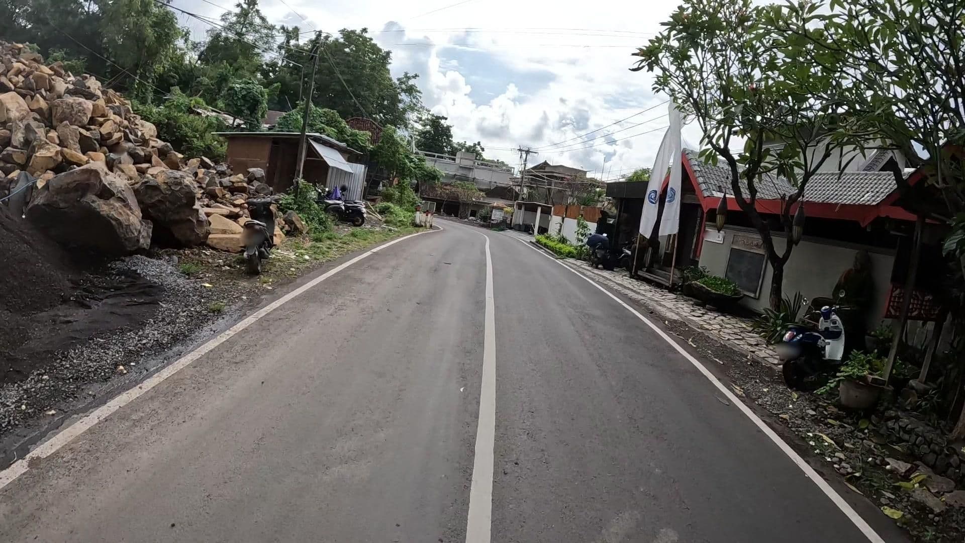 Street view near Amed Lodge By Sudamala, Amlapura — © lucomsky (CC BY-SA · Mapillary)