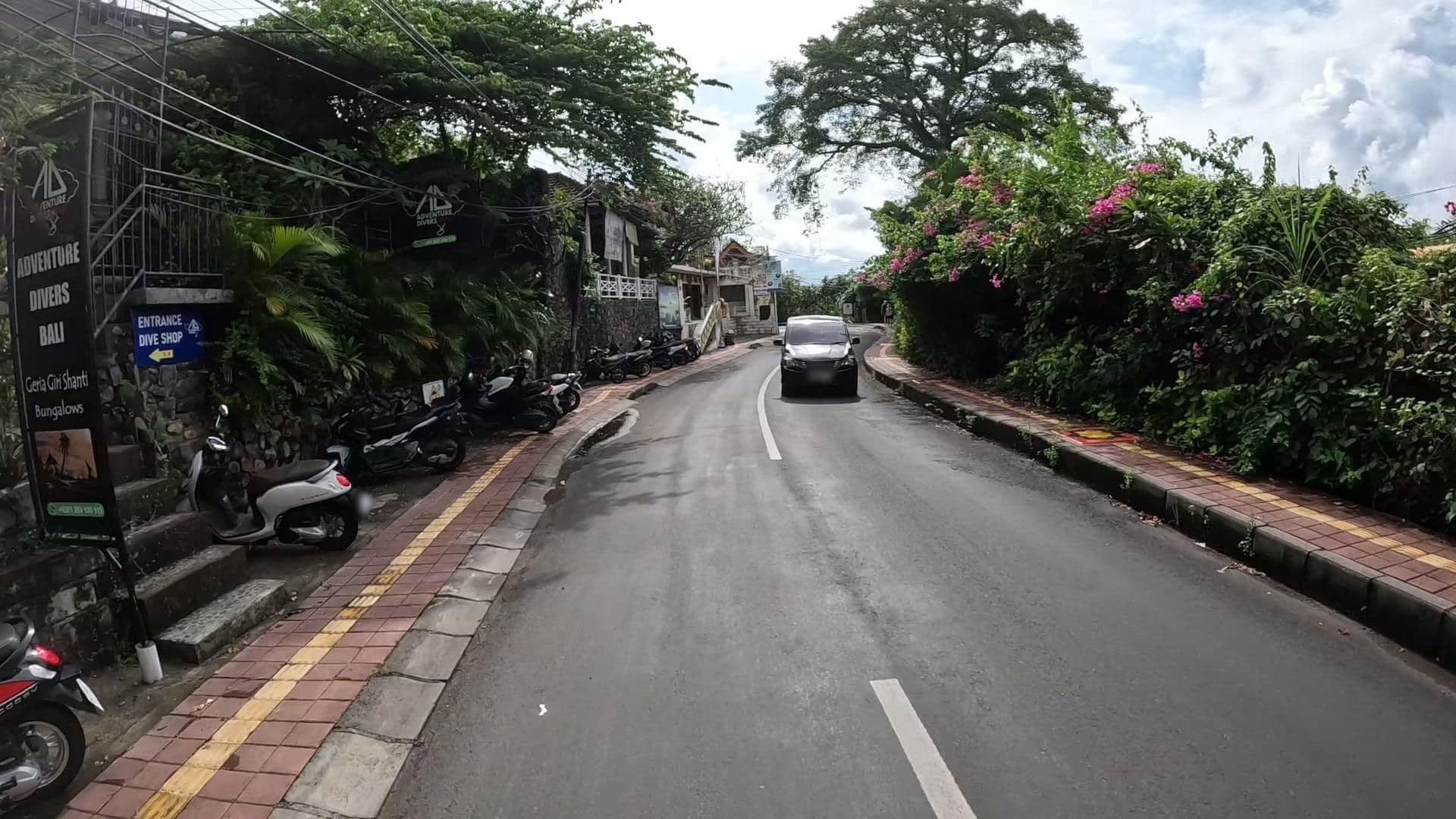 Street view near Tree brothers Bobby villas, Amlapura — © lucomsky (CC BY-SA · Mapillary)