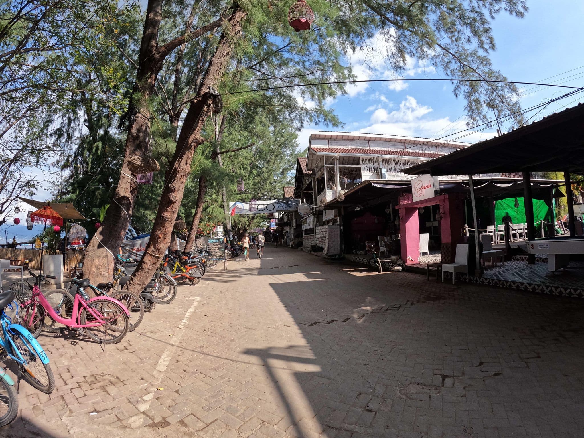 Street view near eXQisit Luxury Villas & SPA, Gili Trawangan — © lucomsky (CC BY-SA · Mapillary)