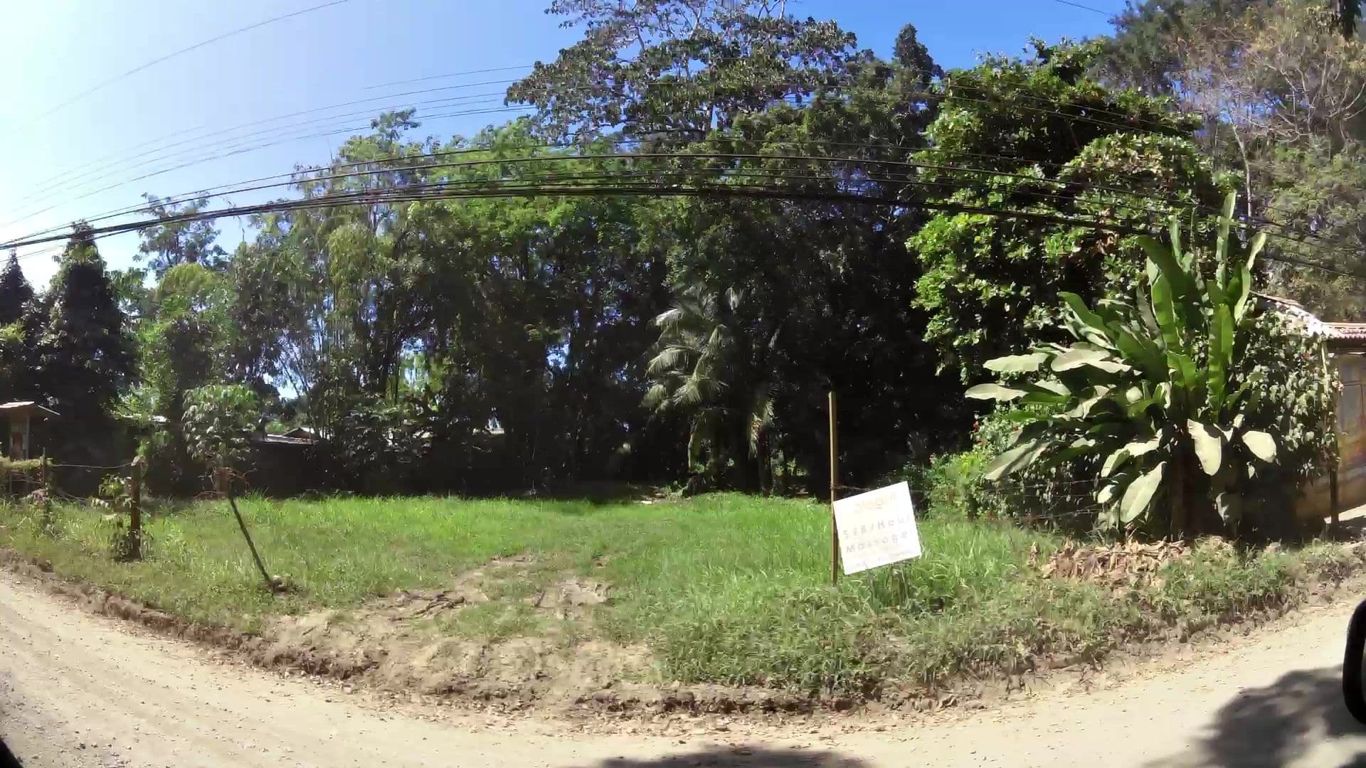 Street view near La Junta, Uvita