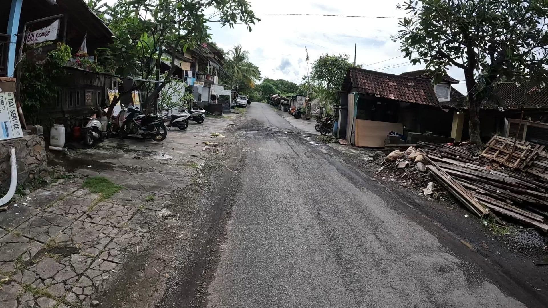 Street view near Rising Star Beach Resort, Amlapura — © lucomsky (CC BY-SA · Mapillary)