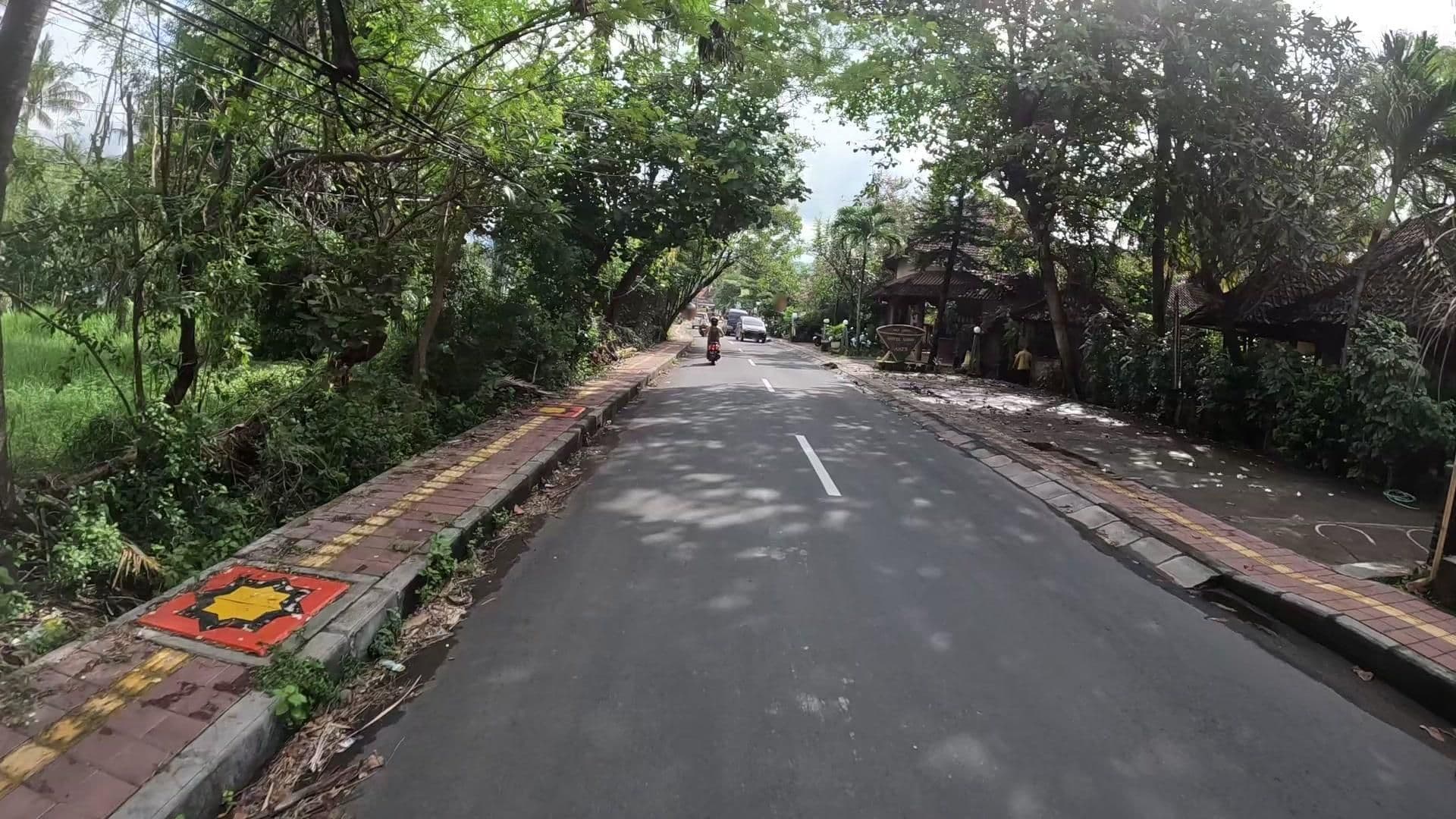 Street view near Hotel Uyah Amed Bali, Amlapura — © lucomsky (CC BY-SA · Mapillary)