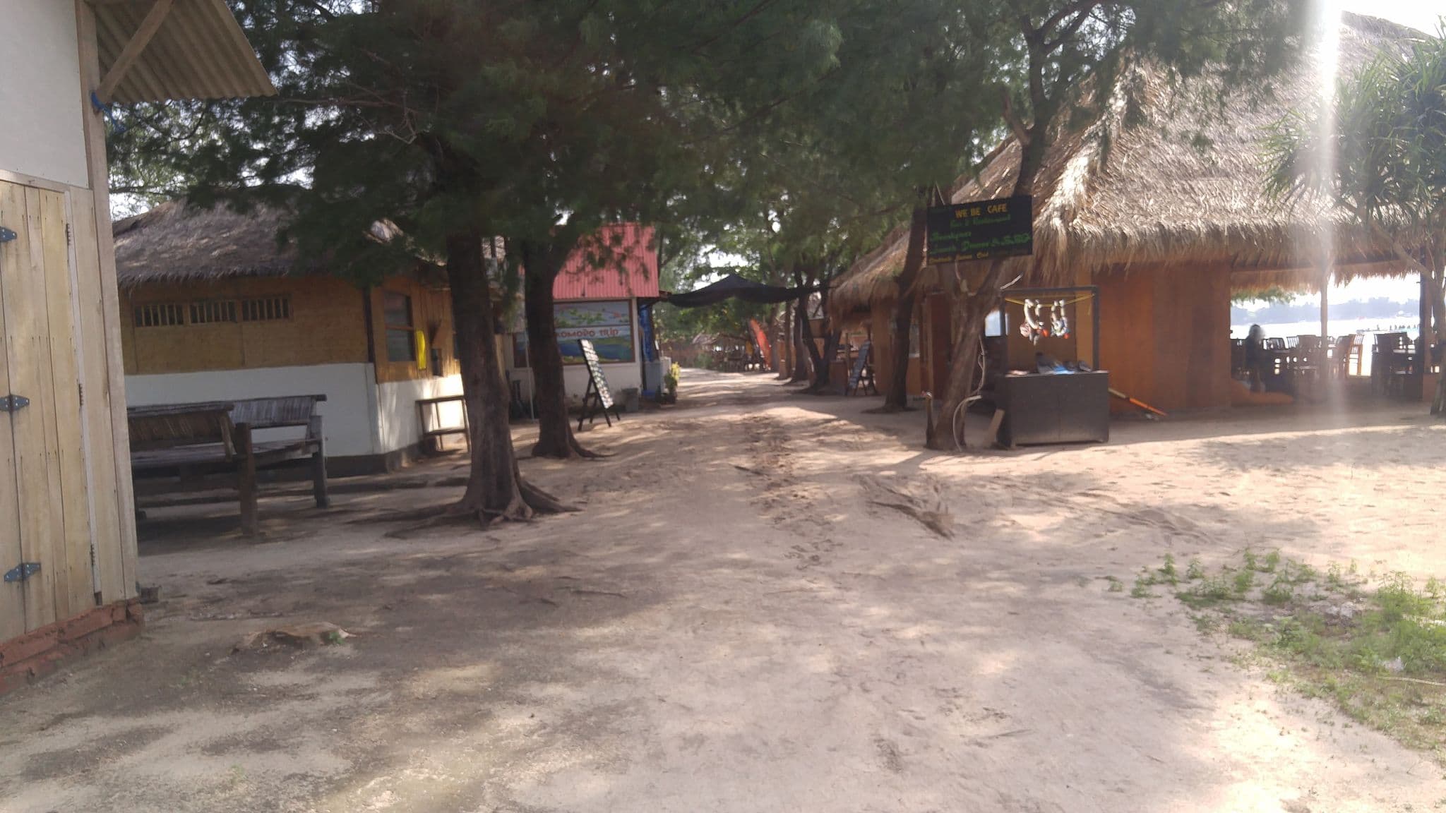 Street view near Meno Classic, Gili Trawangan — © eneerhut (CC BY-SA · Mapillary)