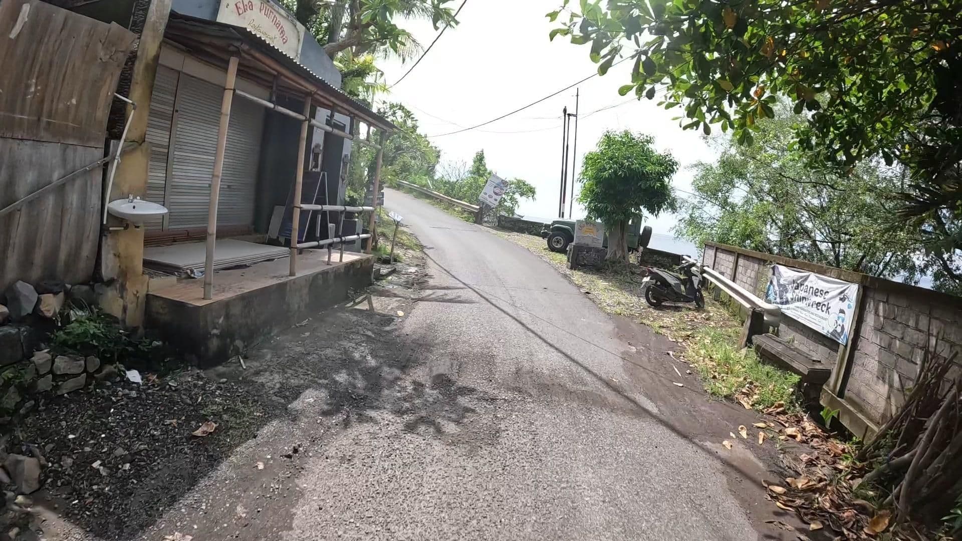 Street view near Eka Purnama Cottages, Amlapura — © lucomsky (CC BY-SA · Mapillary)