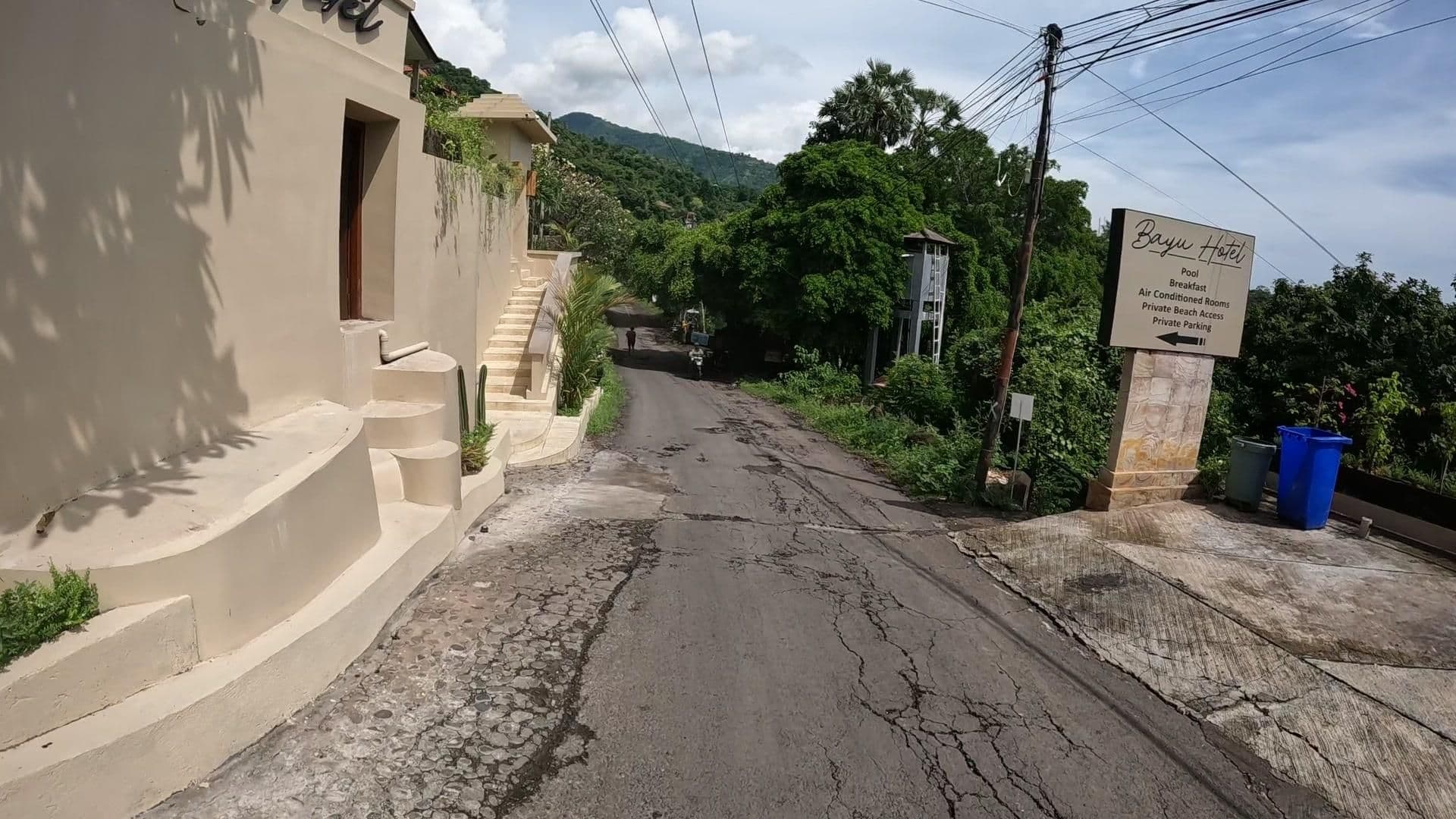 Street view near Bayu Cottages, Amed - Lipah, Amlapura — © lucomsky (CC BY-SA · Mapillary)