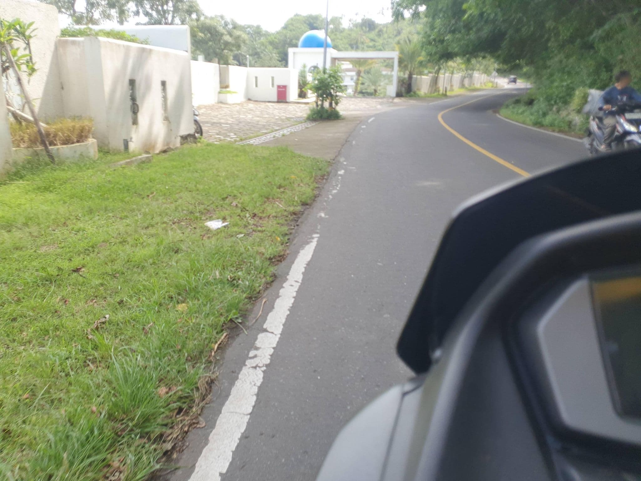 Street view near Deluxe ombak room 54, Senggigi — © russmcd (CC BY-SA · Mapillary)