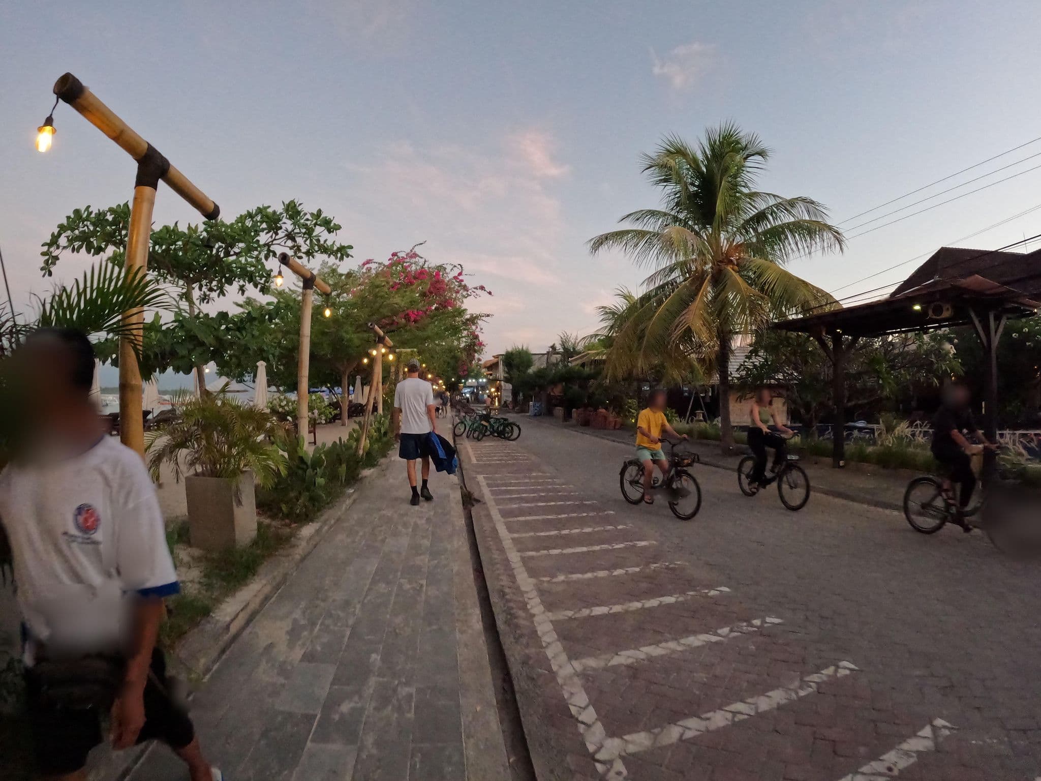 Street view near Villa Unggul, Gili Trawangan — © lucomsky (CC BY-SA · Mapillary)