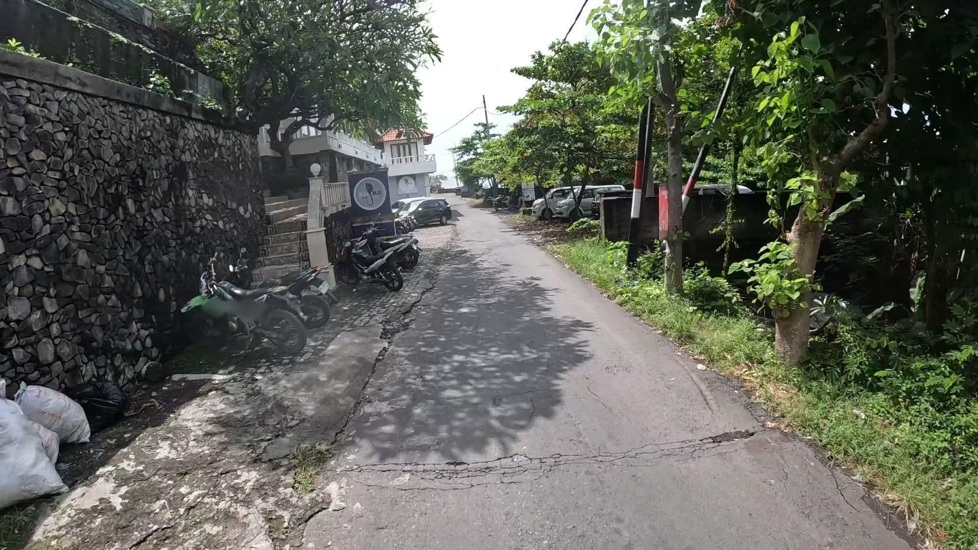 Street view near Baliku Dive Resort, Amlapura — © lucomsky (CC BY-SA · Mapillary)