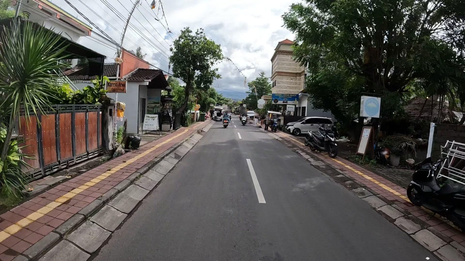 Street view near Valomia Beachfront, Amlapura — © lucomsky (CC BY-SA · Mapillary)