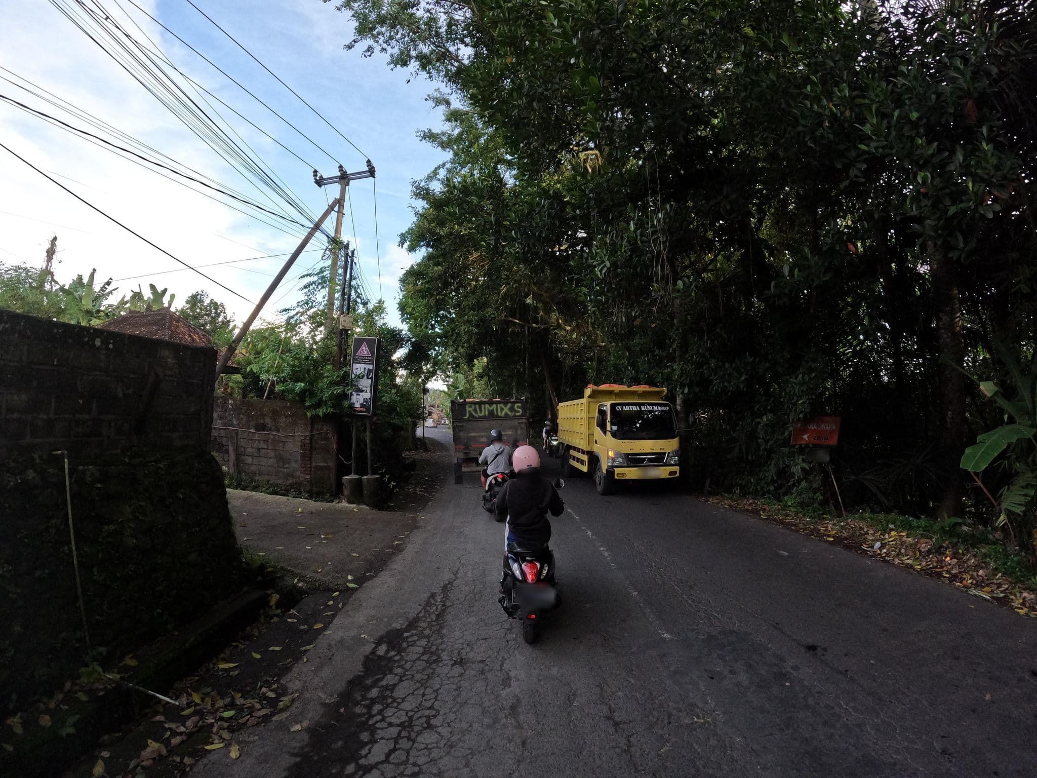 Street view near Astana Swaha Villa, Banjar Wangsian — © lucomsky (CC BY-SA · Mapillary)