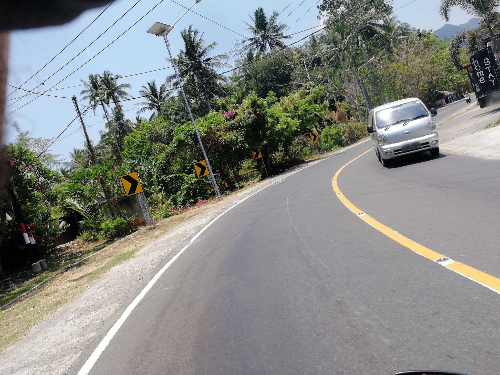 Street view near Puri Saron, Senggigi — © thewayofmando (CC BY-SA · Mapillary)