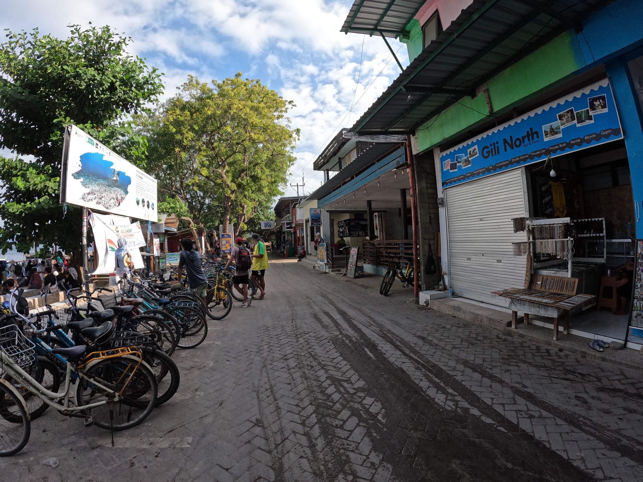 Street view near Manta Bungalows Gili Trawangan, Gili Trawangan — © lucomsky (CC BY-SA · Mapillary)