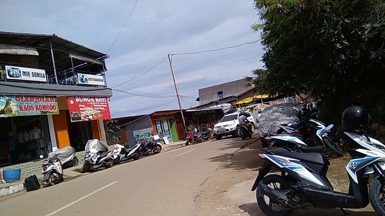 Street view near Flamingo Avia Bajo, Labuan Bajo — © rodionoff (CC BY-SA · Mapillary)