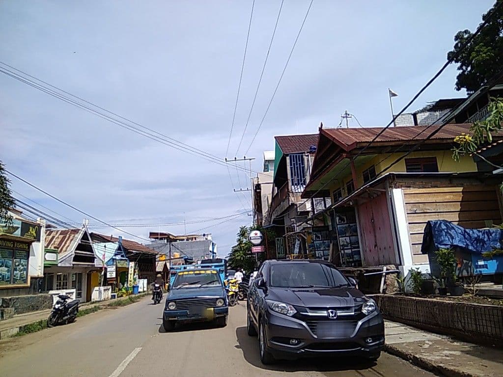Street view near Le Pirate, Labuan Bajo — © rodionoff (CC BY-SA · Mapillary)