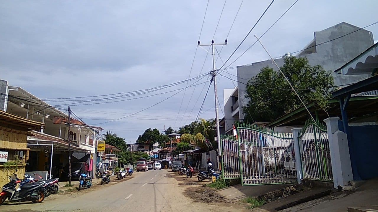 Street view near Casa Cafe Selini, Labuan Bajo — © rodionoff (CC BY-SA · Mapillary)