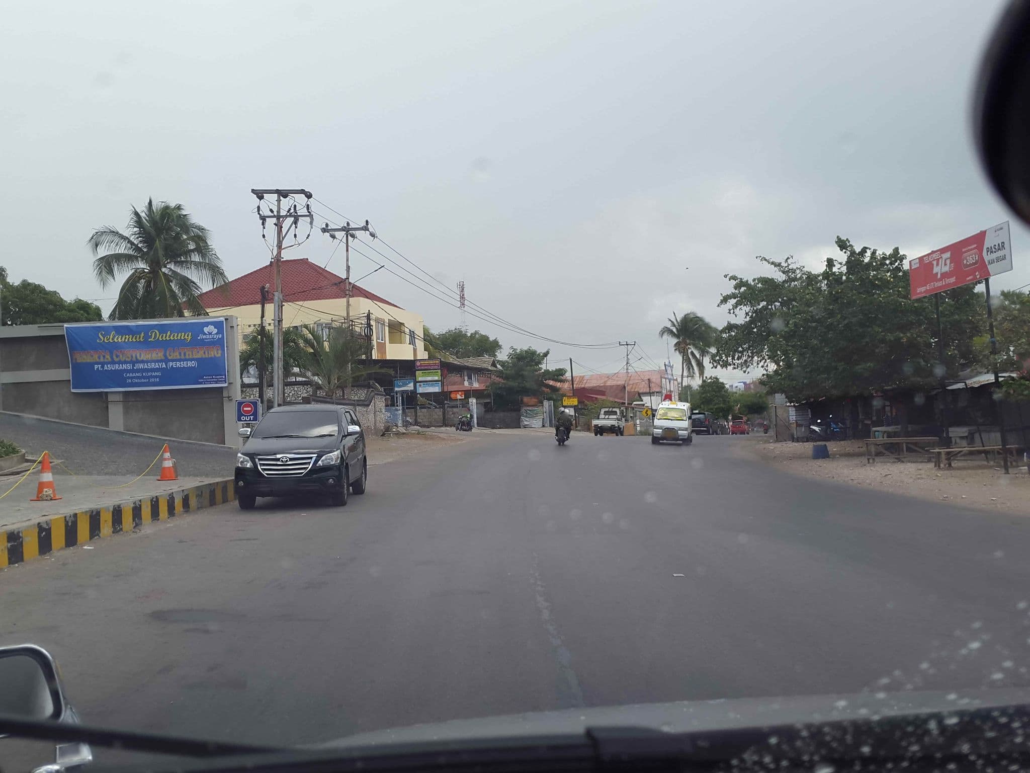 Street view near Aston Kupang Hotel & Convention Center, Kupang — © roadroid (CC BY-SA · Mapillary)