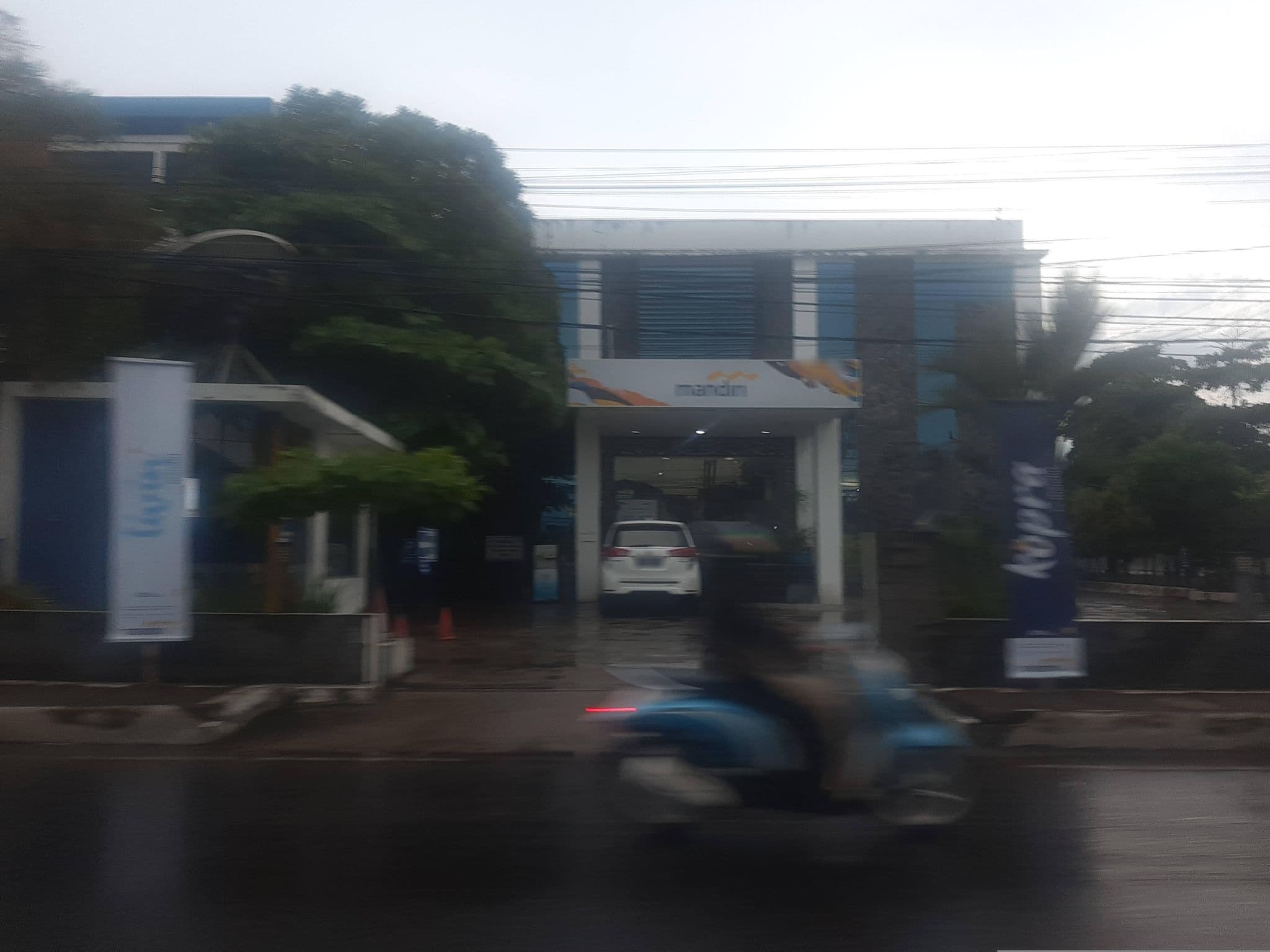 Street view near Airy Kuripan Gatot Subroto Merpati 9 Banjarmasin, Banjarmasin — © FenyMufyd (CC BY-SA · Mapillary)