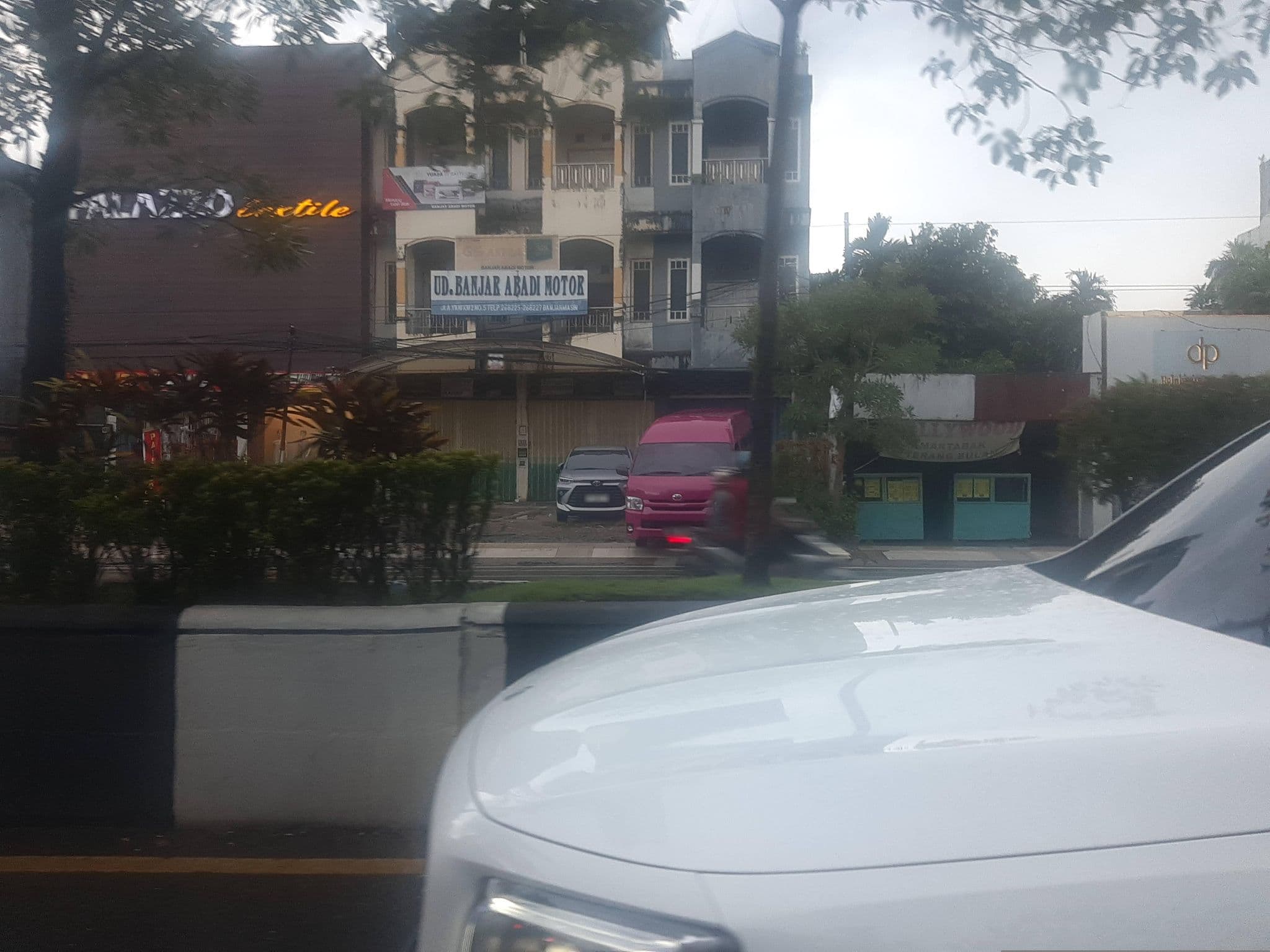 Street view near favehotel Ahmad Yani - Banjarmasin, Banjarmasin — © FenyMufyd (CC BY-SA · Mapillary)
