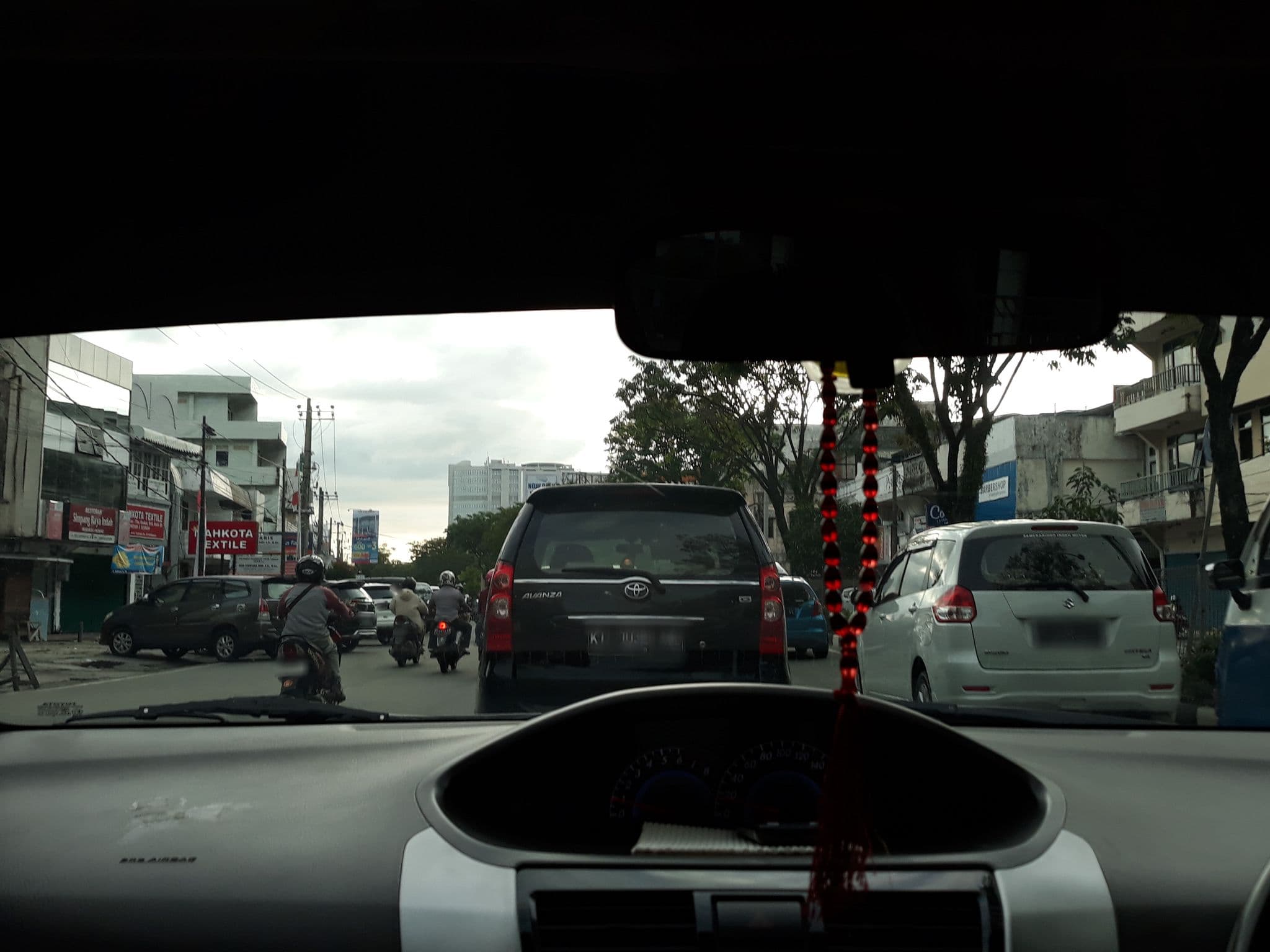 Street view near Dragon Cafe Hotel Bahtera, Balikpapan — © yahyam (CC BY-SA · Mapillary)