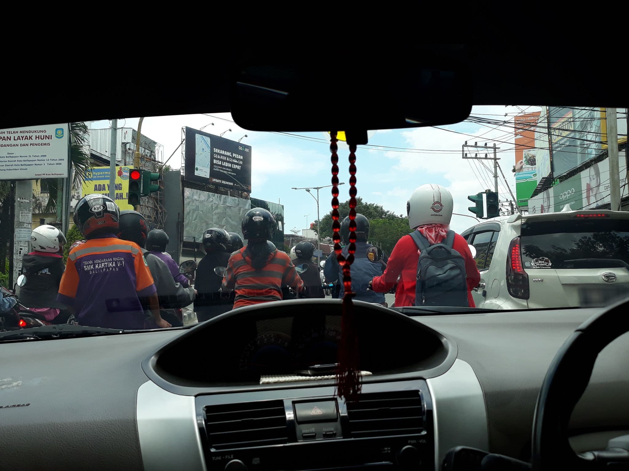 Street view near Swiss-Belinn Hotel, Balikpapan — © yahyam (CC BY-SA · Mapillary)
