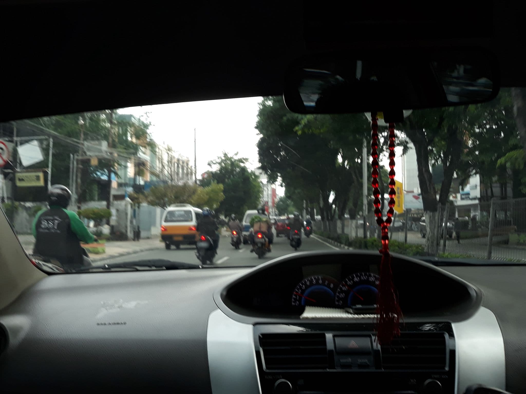 Street view near Whiz Hotel Balikpapan, Balikpapan — © yahyam (CC BY-SA · Mapillary)