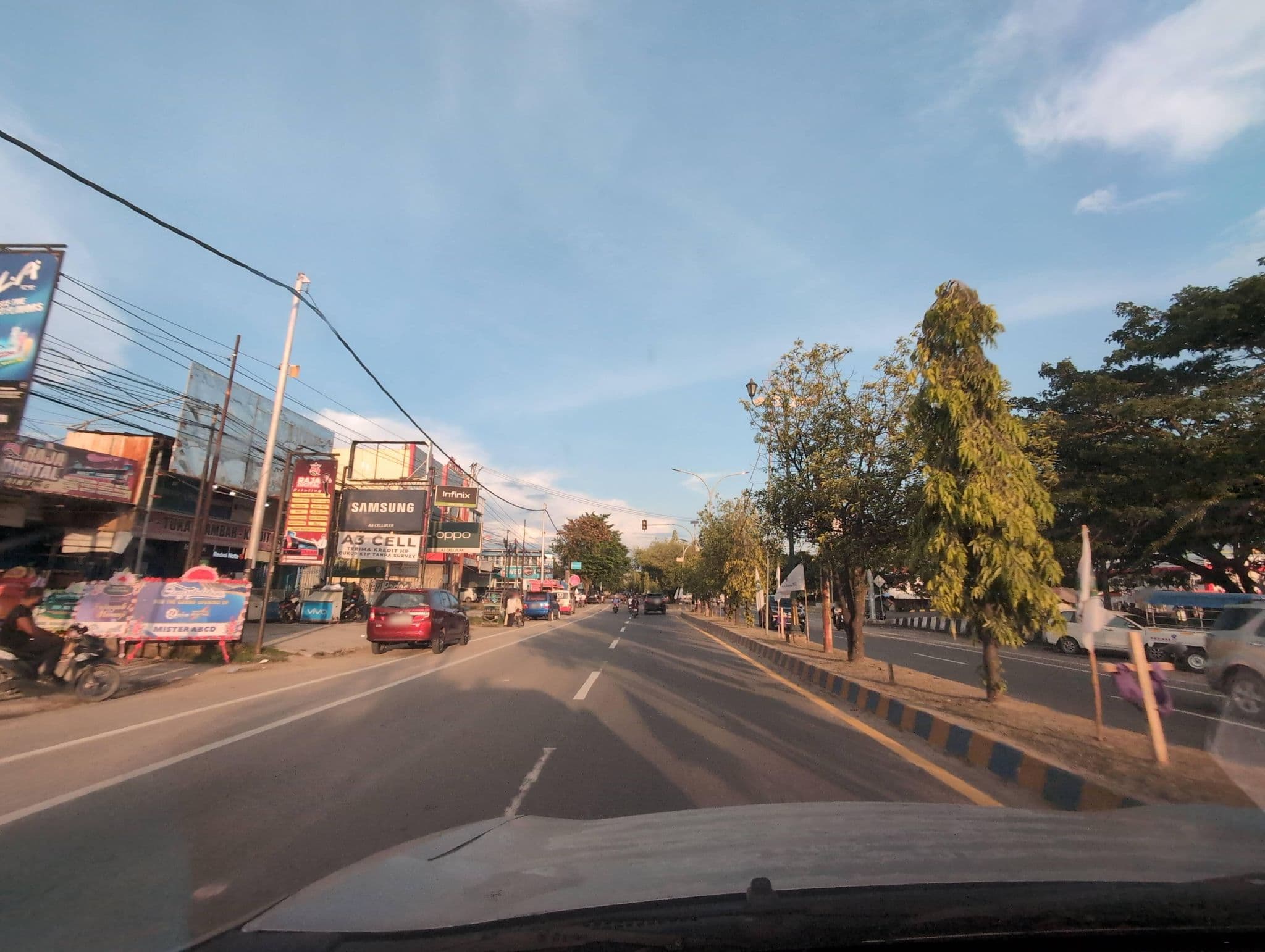 Street view near Penginapan Farinda, Sorong — © peterneubauer (CC BY-SA · Mapillary)