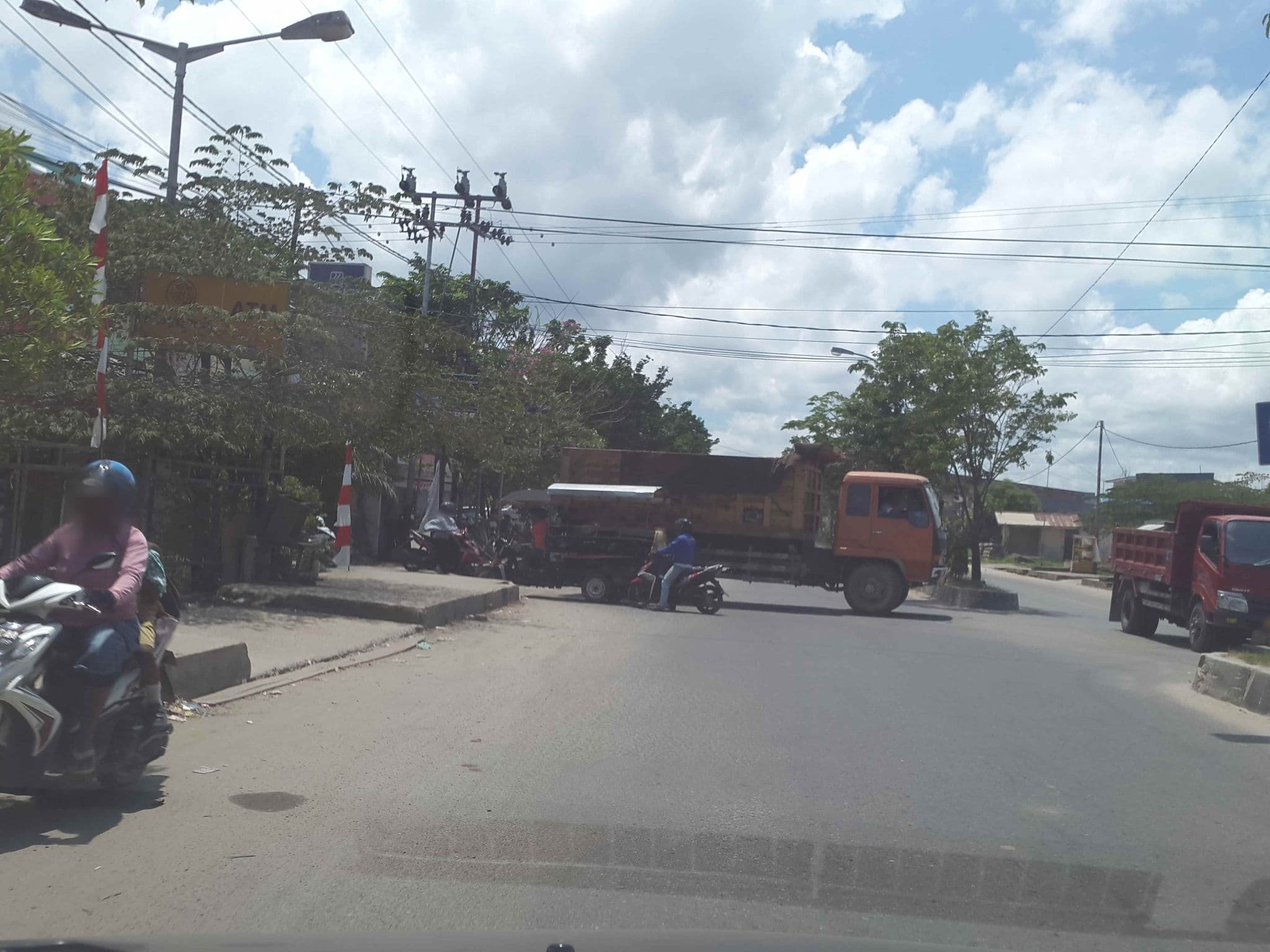Street view near Hotel & Restaurant Meridean Sorong, Sorong — © roadroid (CC BY-SA · Mapillary)
