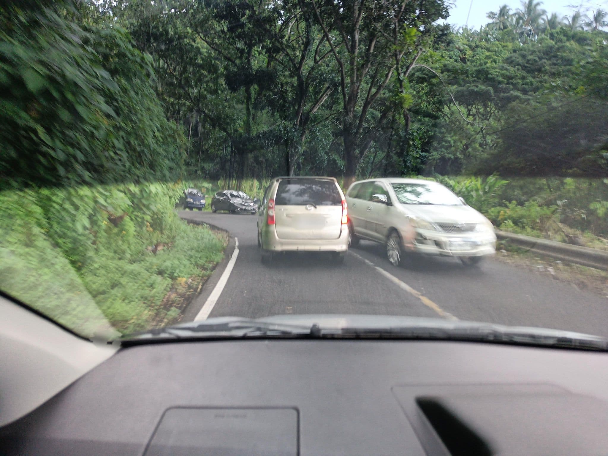 Street view near Kalooran Imbaya, Manado — © hen0ch (CC BY-SA · Mapillary)