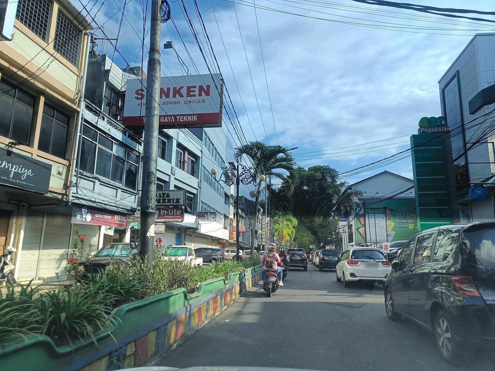 Street view near Hotel Plaza, Manado — © hen0ch (CC BY-SA · Mapillary)
