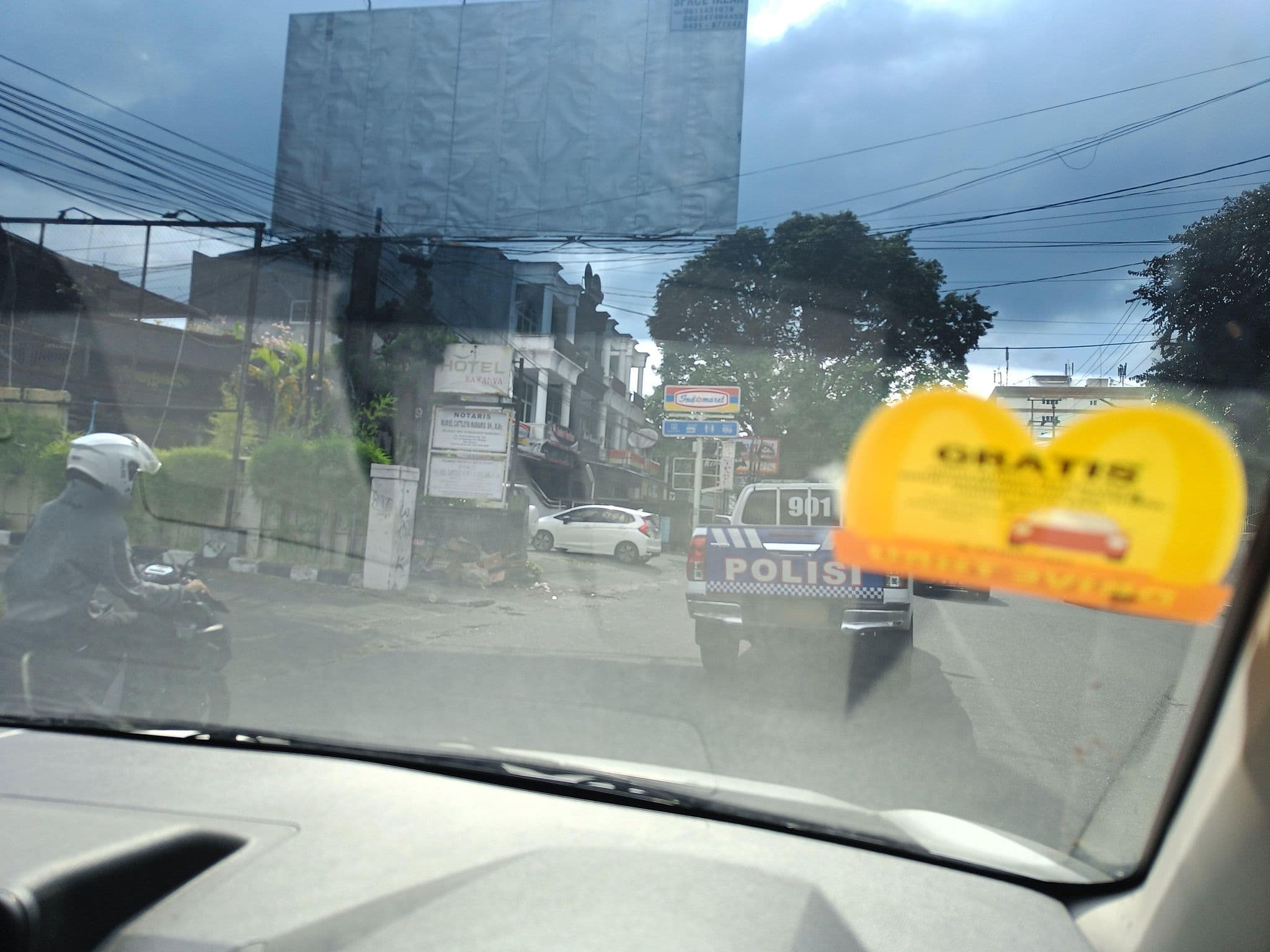 Street view near Airy Wenang Sudirman 123 Manado, Manado — © hen0ch (CC BY-SA · Mapillary)