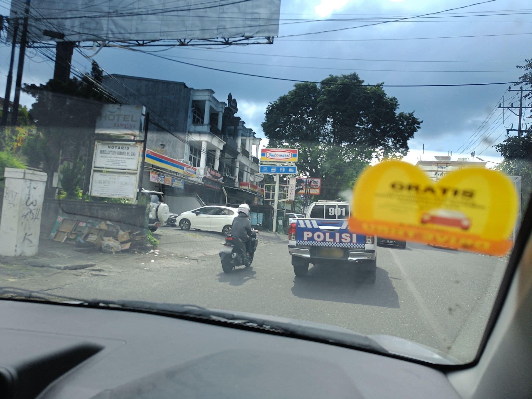 Street view near Travello Hotel, Manado — © hen0ch (CC BY-SA · Mapillary)