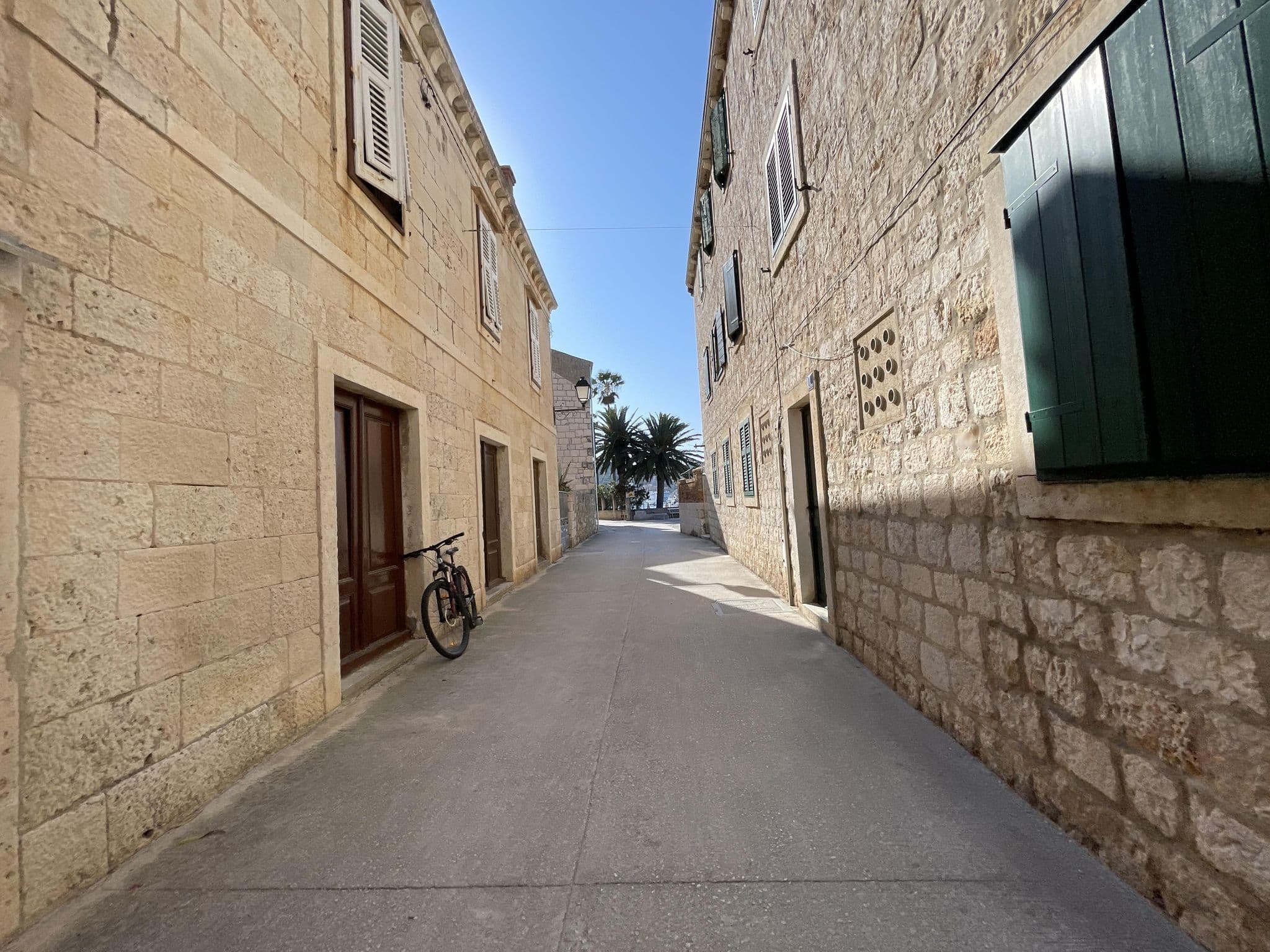 Street view near Apartment Ivan, Vis — © filipb (CC BY-SA · Mapillary)