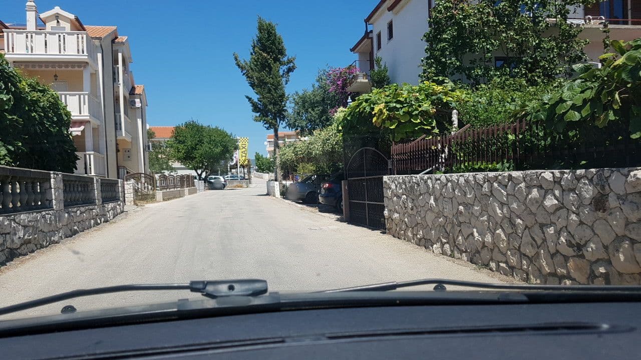 Street view near Apartments Green Oasis, Okrug Gornji — © mik007 (CC BY-SA · Mapillary)