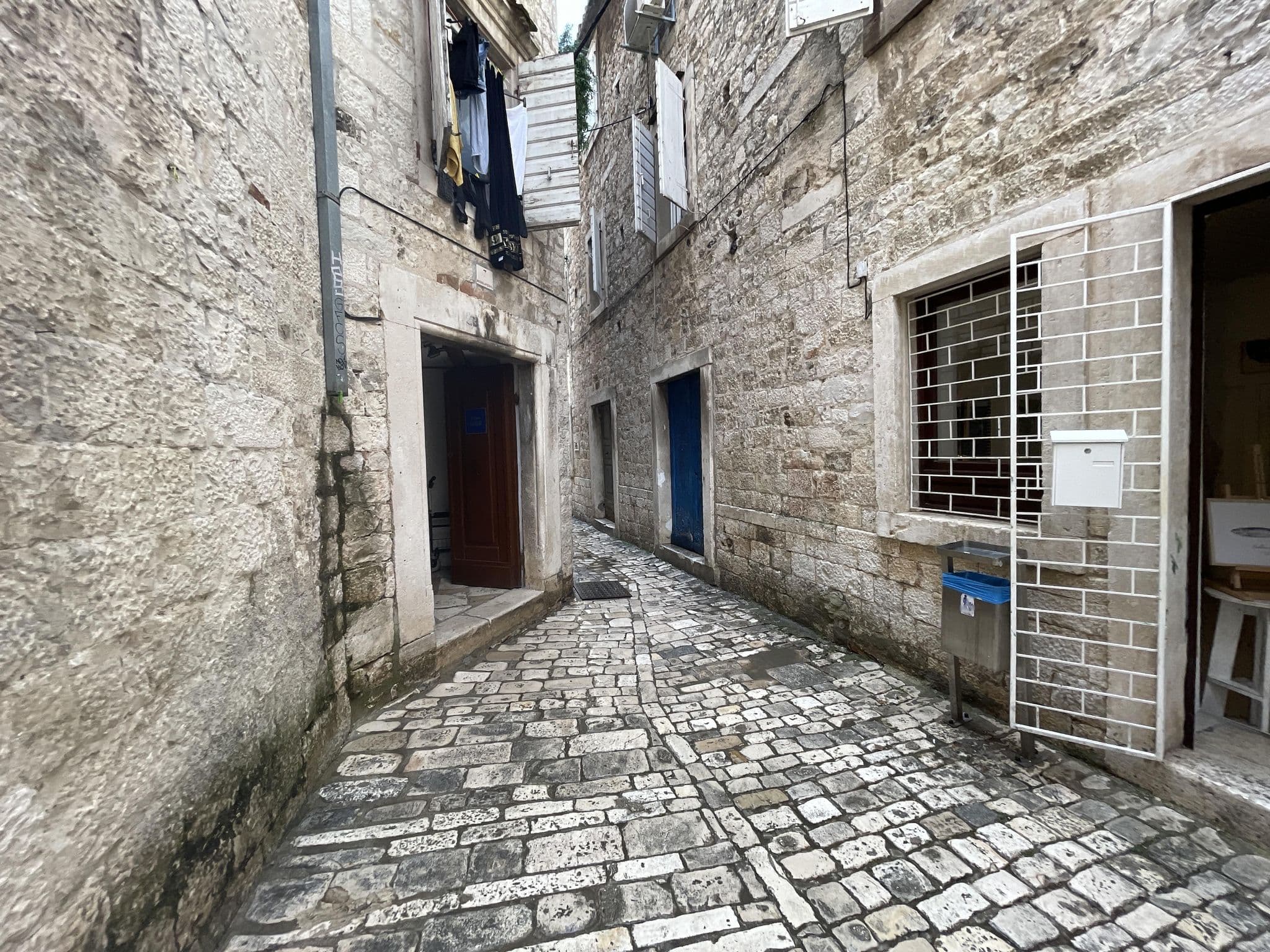 Street view near Rooms Dina, Trogir — © filipb (CC BY-SA · Mapillary)