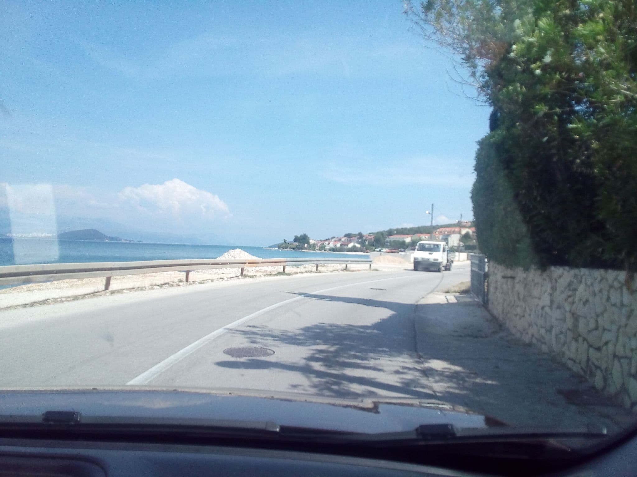 Street view near Apartments Toni, Okrug Gornji — © karthoo (CC BY-SA · Mapillary)