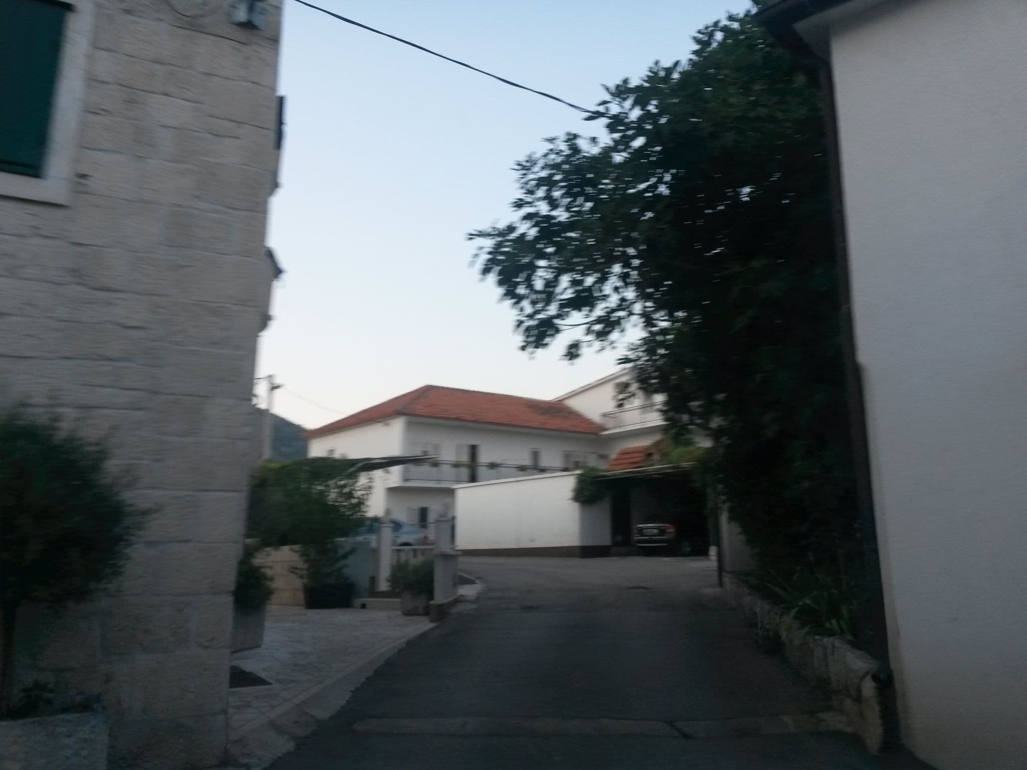 Street view near Apartmani Dalmacija, Seget Vranjica — © osmapper (CC BY-SA · Mapillary)
