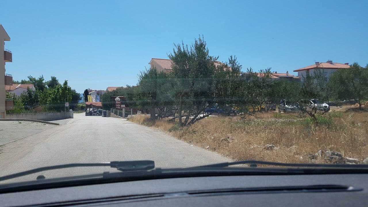 Street view near Apartments Naomi And Marsel, Okrug Gornji — © mik007 (CC BY-SA · Mapillary)