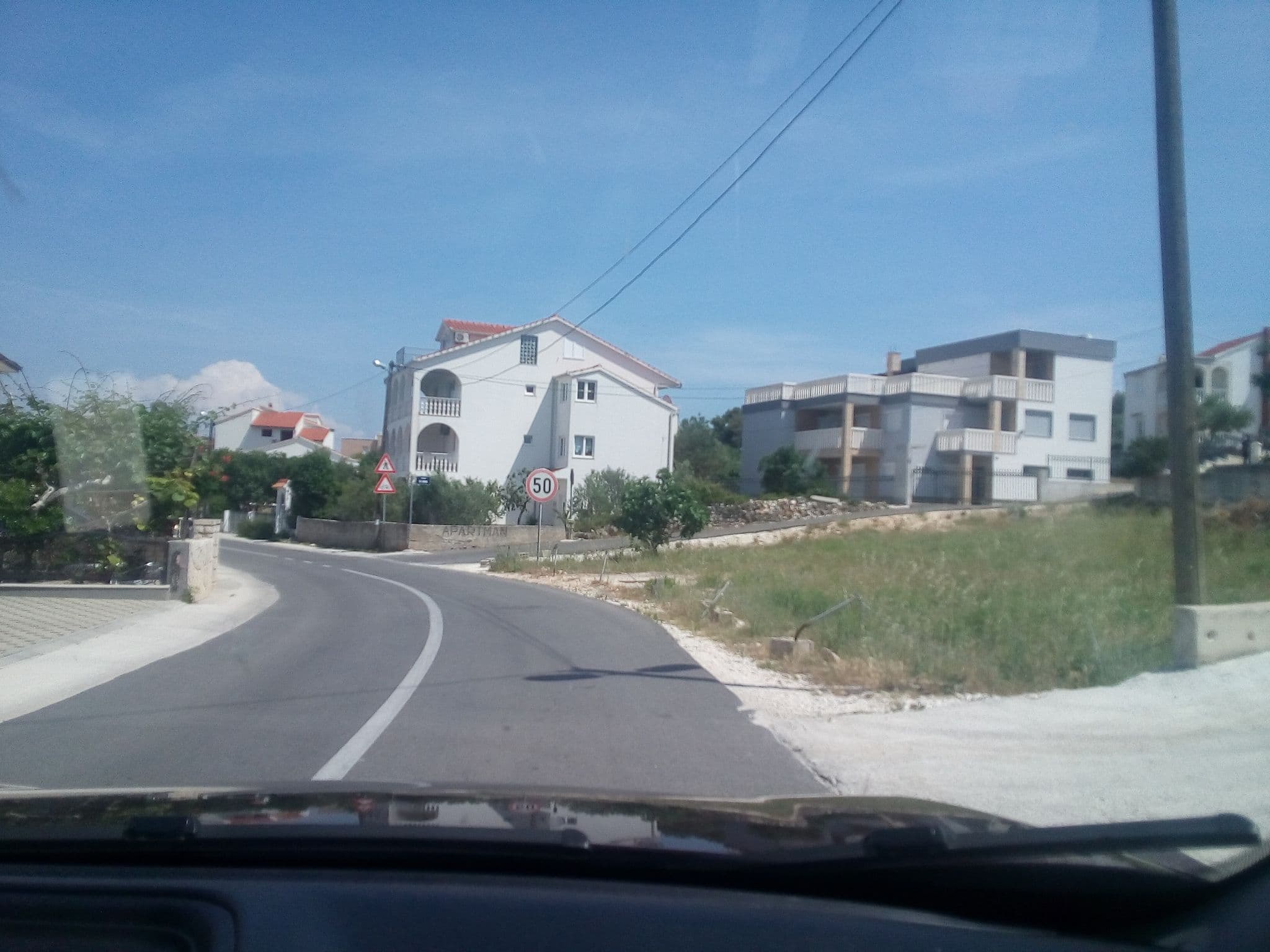 Street view near House Slatine, Okrug Gornji — © karthoo (CC BY-SA · Mapillary)