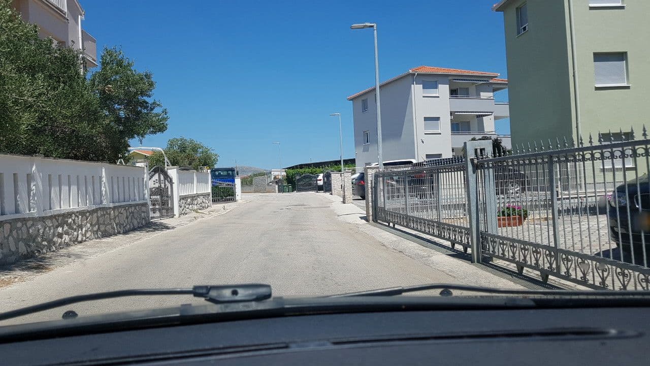 Street view near Apartments Kafadar, Okrug Gornji — © mik007 (CC BY-SA · Mapillary)