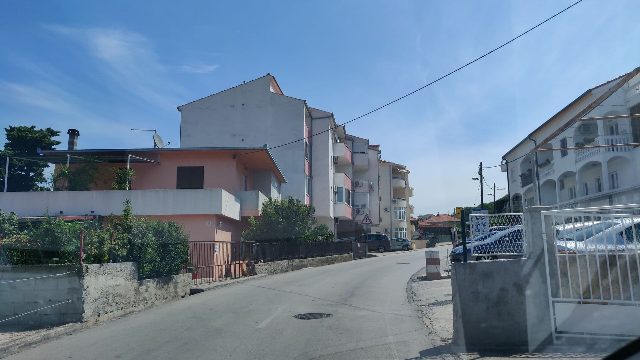 Street view near Apartments Curic, Trogir — © stefanb (CC BY-SA · Mapillary)