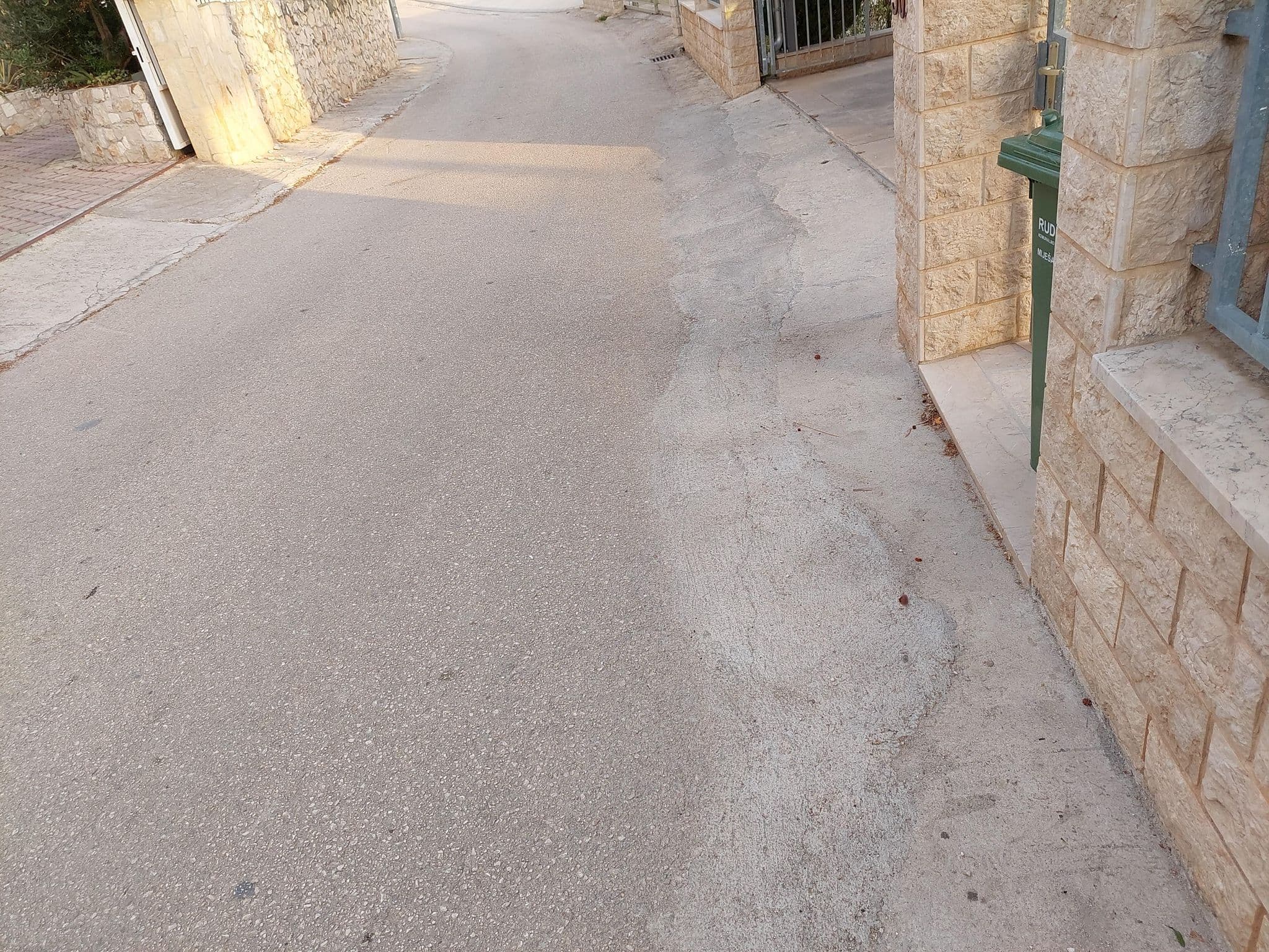 Street view near Villa Marin, Okrug Gornji — © polar7 (CC BY-SA · Mapillary)